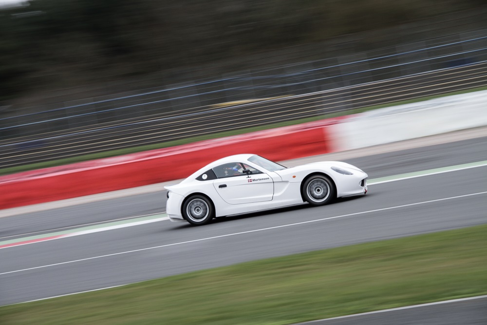 Frederik Mortensen testede sin nye racerbil på Silverstone i England
(Foto: Gripping Media ApS)